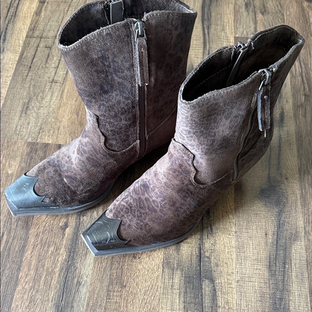 Very G Jimi Leopard Western Ankle Boots